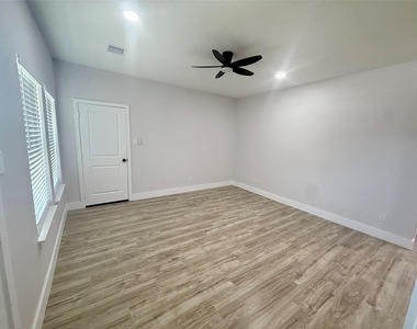 9508 Quaker Court - Photo Thumbnail 6