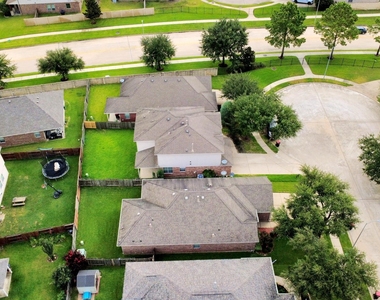 6106 Grassy Haven Lane - Photo Thumbnail 20