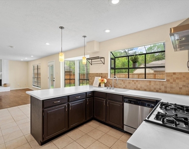3807 Forest Village Drive - Photo Thumbnail 8