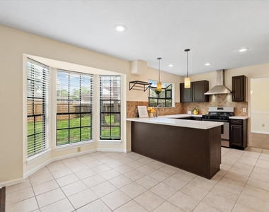 3807 Forest Village Drive - Photo Thumbnail 11