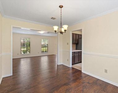 3807 Forest Village Drive - Photo Thumbnail 7