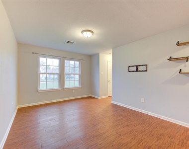 503 W Linney Street - Photo Thumbnail 8