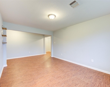 503 W Linney Street - Photo Thumbnail 11