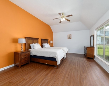 7919 Quail Meadow Drive - Photo Thumbnail 15