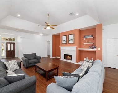 7919 Quail Meadow Drive - Photo Thumbnail 9