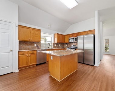 7919 Quail Meadow Drive - Photo Thumbnail 4