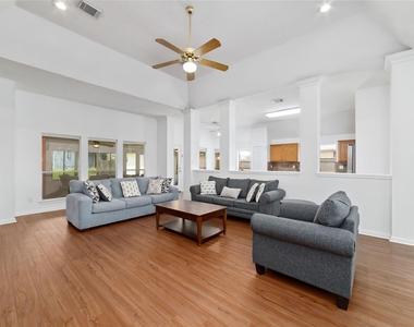 7919 Quail Meadow Drive - Photo Thumbnail 10