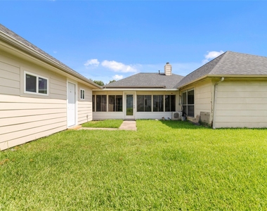 7919 Quail Meadow Drive - Photo Thumbnail 24