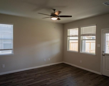 2533 Sturgeon Way - Photo Thumbnail 9