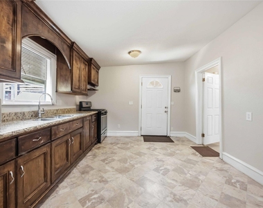 9430 E Avenue K - Photo Thumbnail 3