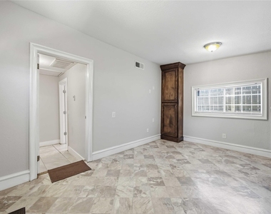 9430 E Avenue K - Photo Thumbnail 7