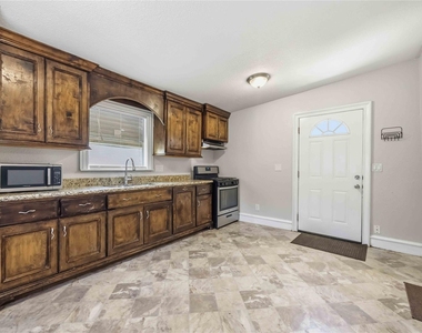 9430 E Avenue K - Photo Thumbnail 2