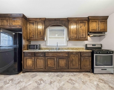 9430 E Avenue K - Photo Thumbnail 5