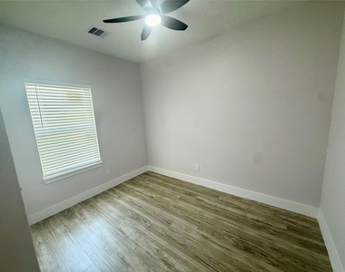 9508 Quaker Court - Photo Thumbnail 9
