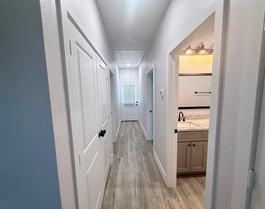 9508 Quaker Court - Photo Thumbnail 5