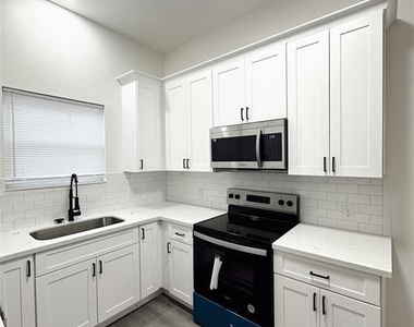 320 Tennessee Street - Photo Thumbnail 2