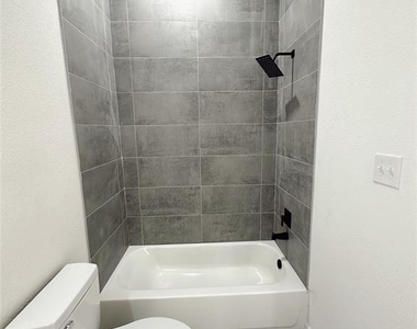 320 Tennessee Street - Photo Thumbnail 6