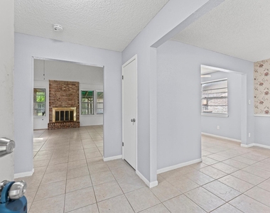 11914 Meadowtrail Lane - Photo Thumbnail 4