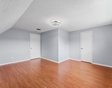 11914 Meadowtrail Lane - Photo Thumbnail 16