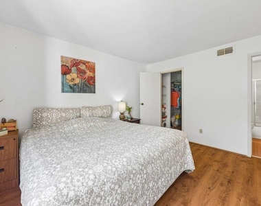 6602 Harbor Town Drive - Photo Thumbnail 3