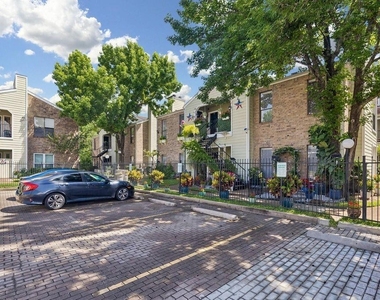 6602 Harbor Town Drive - Photo Thumbnail 7