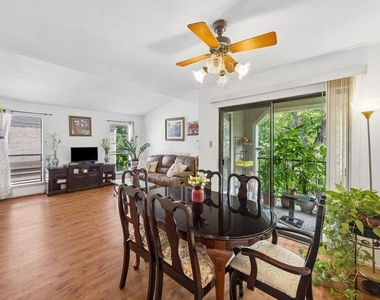 6602 Harbor Town Drive - Photo Thumbnail 10