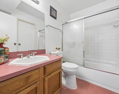 6602 Harbor Town Drive - Photo Thumbnail 2