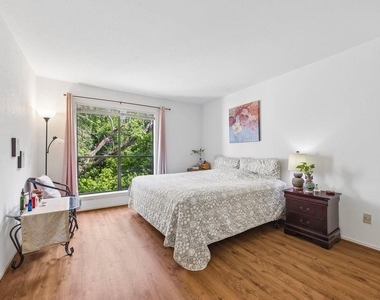 6602 Harbor Town Drive - Photo Thumbnail 8
