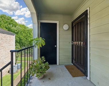 6602 Harbor Town Drive - Photo Thumbnail 6