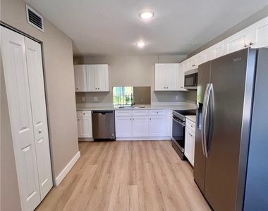 4102 Se 19th Place - Photo Thumbnail 5