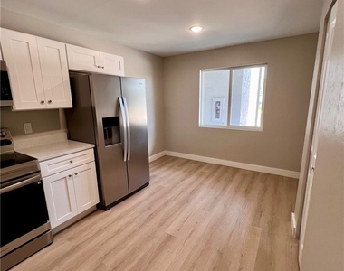 4102 Se 19th Place - Photo Thumbnail 3
