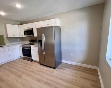 4102 Se 19th Place - Photo Thumbnail 4