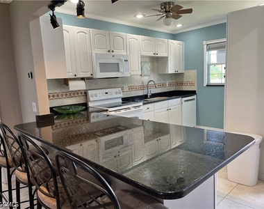 6925 Par Way - Photo Thumbnail 4