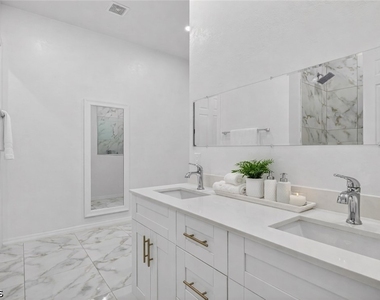 2513 69th Street W - Photo Thumbnail 16