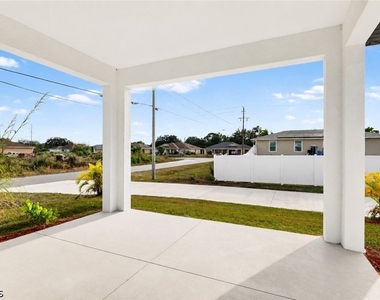 2513 69th Street W - Photo Thumbnail 3