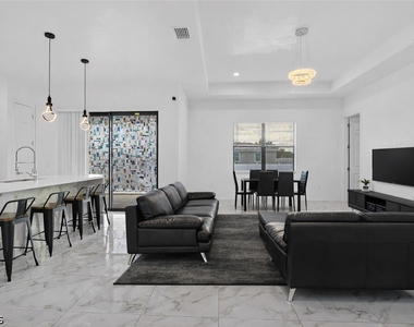 2513 69th Street W - Photo Thumbnail 7