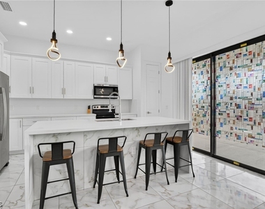 2513 69th Street W - Photo Thumbnail 8
