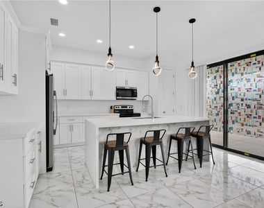 2513 69th Street W - Photo Thumbnail 9