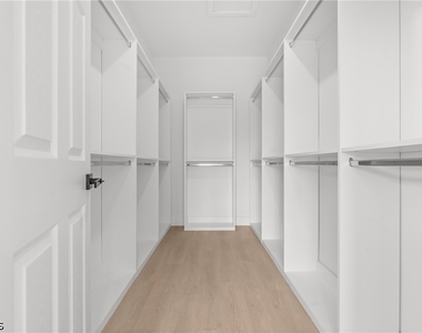 8033 Oakleaf Circle - Photo Thumbnail 12