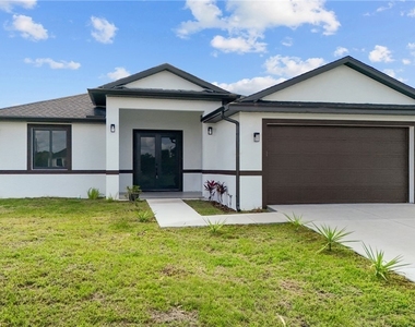 8033 Oakleaf Circle - Photo Thumbnail 1