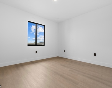 8033 Oakleaf Circle - Photo Thumbnail 15