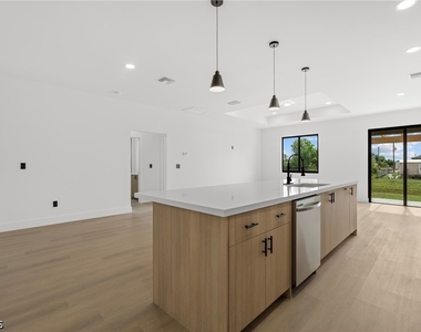 8033 Oakleaf Circle - Photo Thumbnail 6