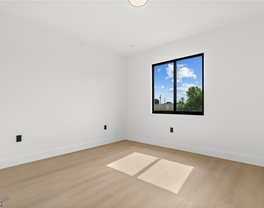 8033 Oakleaf Circle - Photo Thumbnail 19