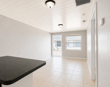 3240 Dora Street - Photo Thumbnail 2
