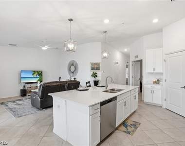 5427 Double Eagle Cir - Photo Thumbnail 8