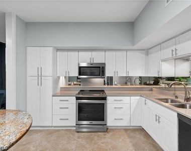 5555 Heron Point Drive - Photo Thumbnail 9