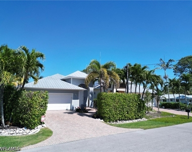 3005 Coco Avenue - Photo Thumbnail 4