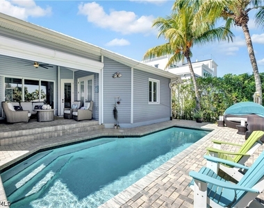 3005 Coco Avenue - Photo Thumbnail 10