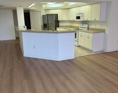 8914 Puerto Del Rio Drive - Photo Thumbnail 5