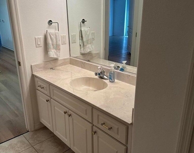 8914 Puerto Del Rio Drive - Photo Thumbnail 12